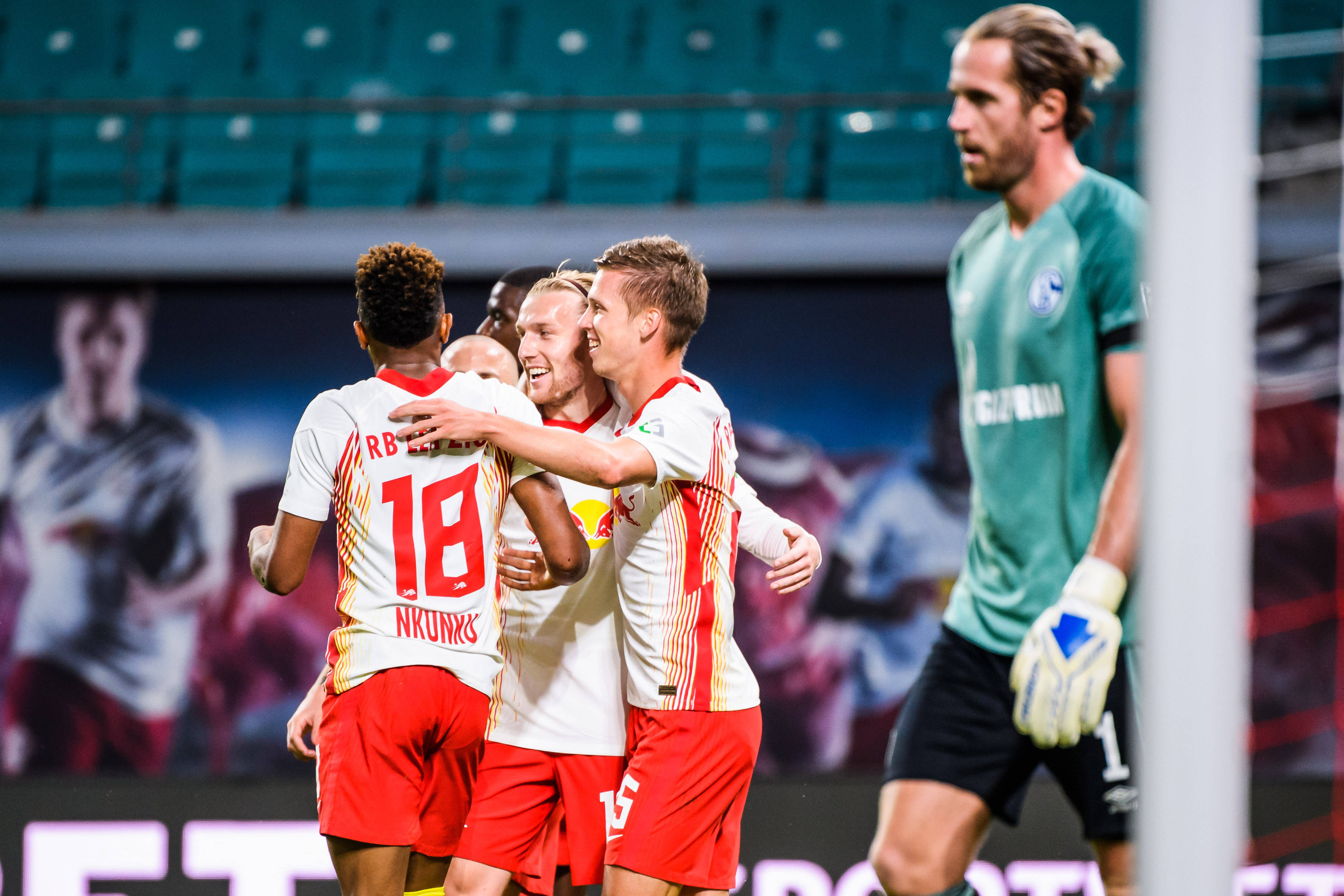 沃尔夫斯堡在主场与法兰克福争夺胜利