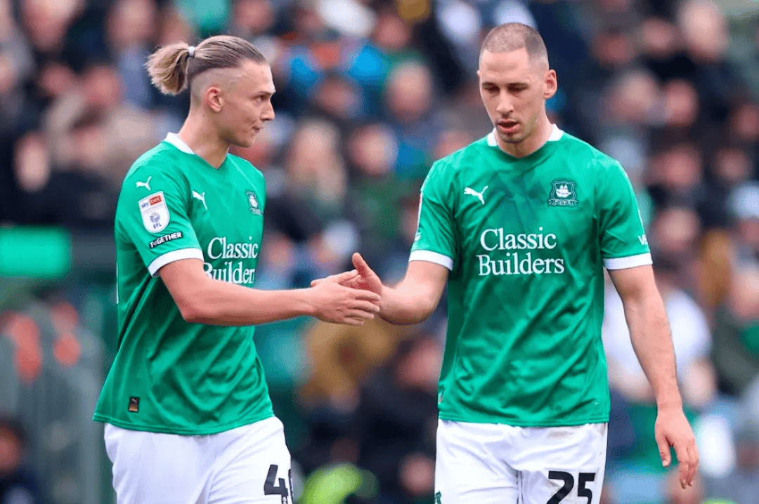 关于曼城大获胜利，晋级名列前茅的信息