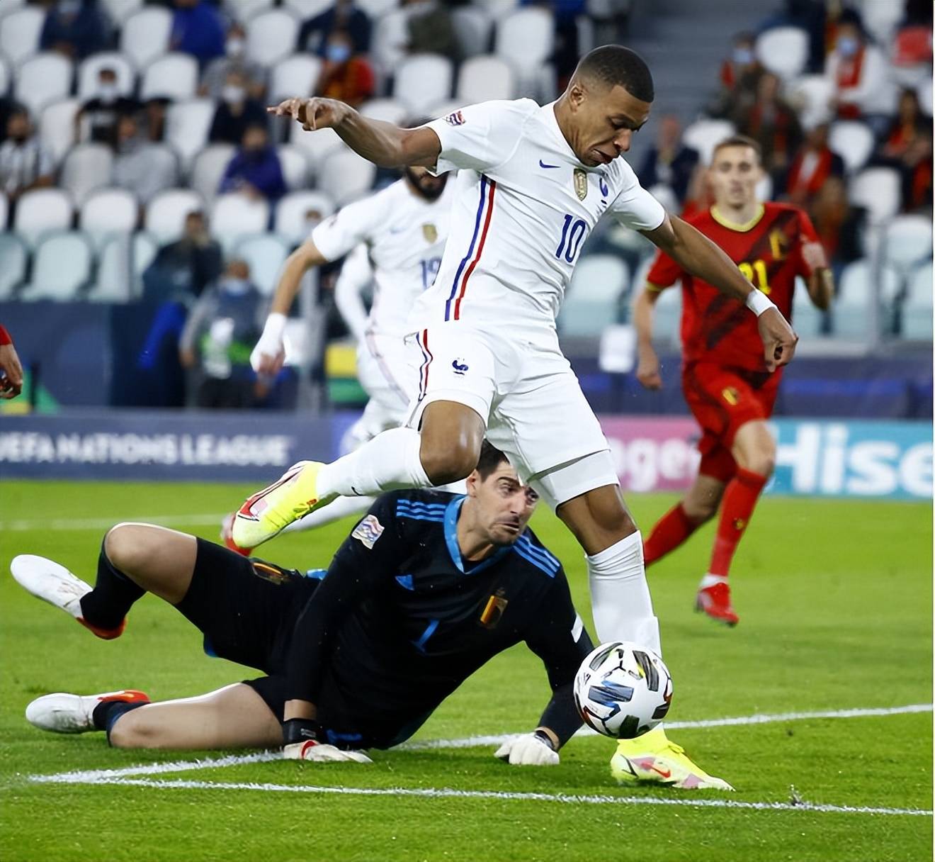 关于欧国联焦点对决尽显球员风采,场面火爆的信息 关于欧国联焦点对决尽显球员风采,场面火爆的信息