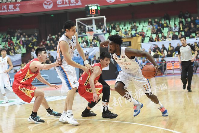 关于贵州男篮主场击败海南队,豪取三连胜的信息 关于贵州男篮主场击败海南队,豪取三连胜的信息