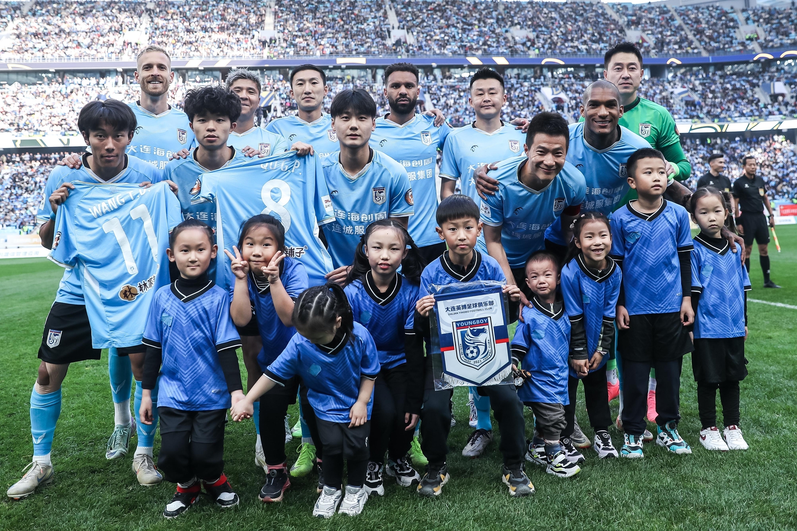 九游体育官网-火爆全场，观众热情助威鼓舞球队的简单介绍