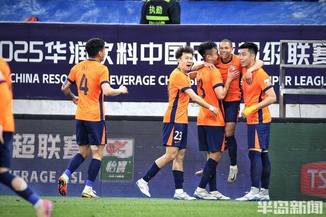 主场作战取胜,锁定积分榜首位稳固领先的简单介绍 主场作战取胜,锁定积分榜首位稳固领先的简单介绍