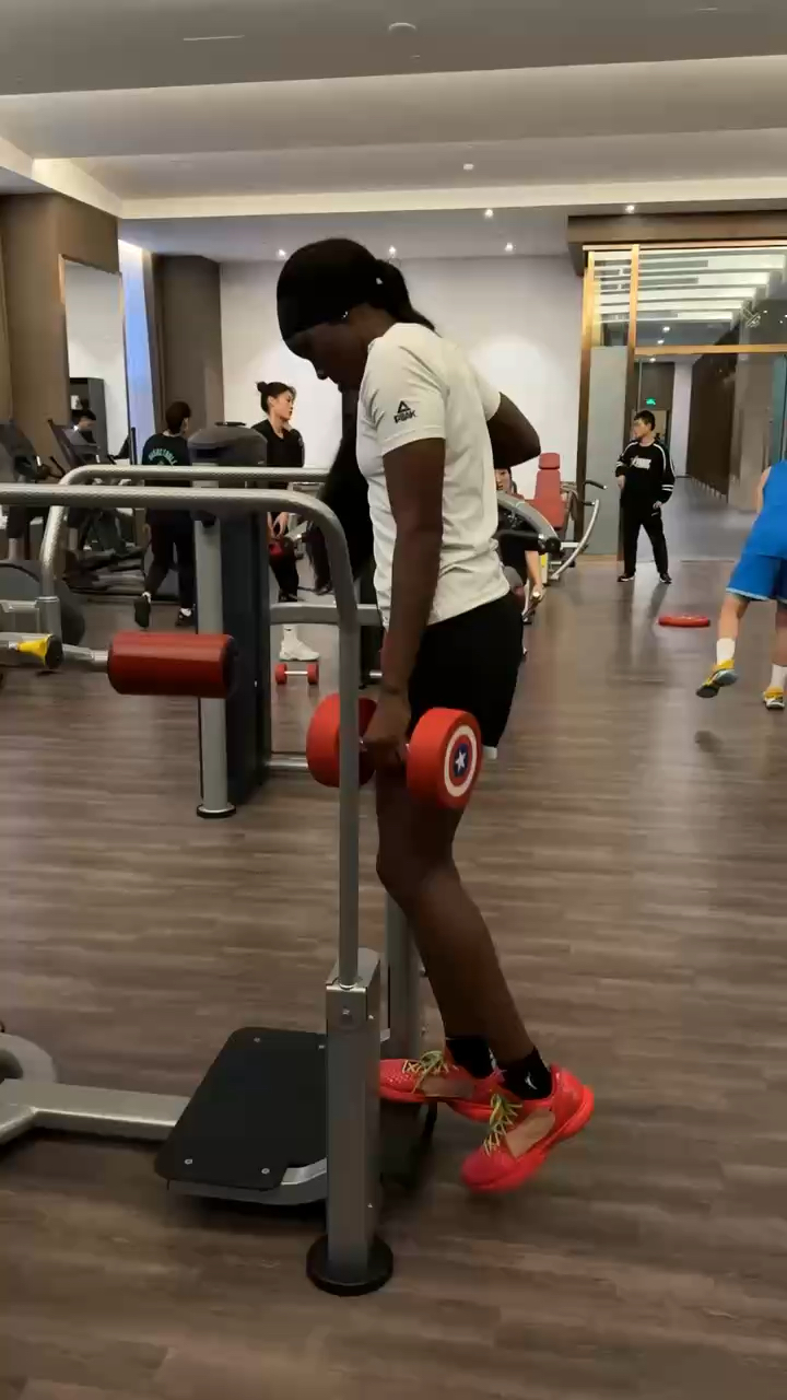 山东女篮雄姿英发,碾压对手 山东女篮雄姿英发,碾压对手