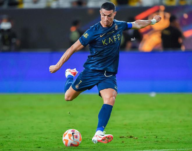 卡利亚里凭借头号射手取得胜利,实现胜利 卡利亚里凭借头号射手取得胜利,实现胜利