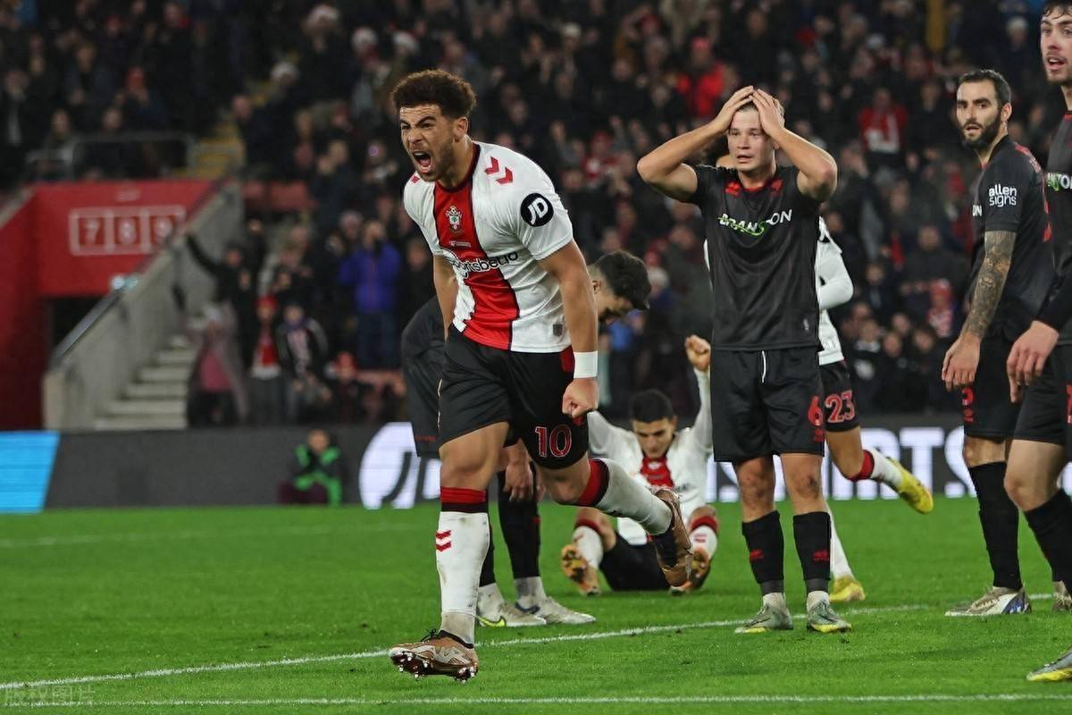 斯旺西主场大胜，继续保持不败走势的简单介绍