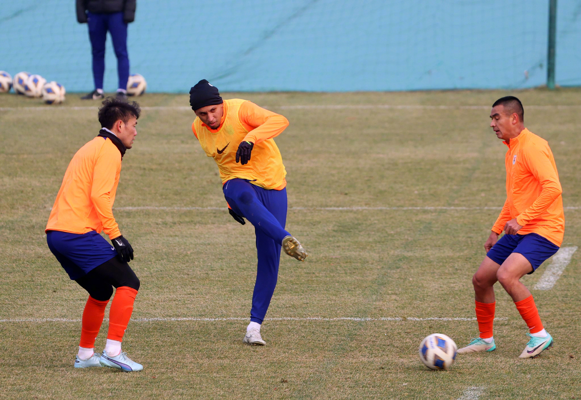 九游体育网页版入口-巴塞罗那球员在社交媒体上分享训练日常的简单介绍