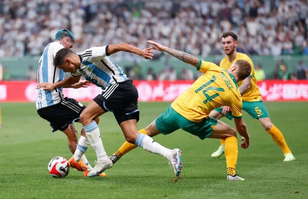 热血澎湃的国际足球盛宴，球迷狂热的简单介绍