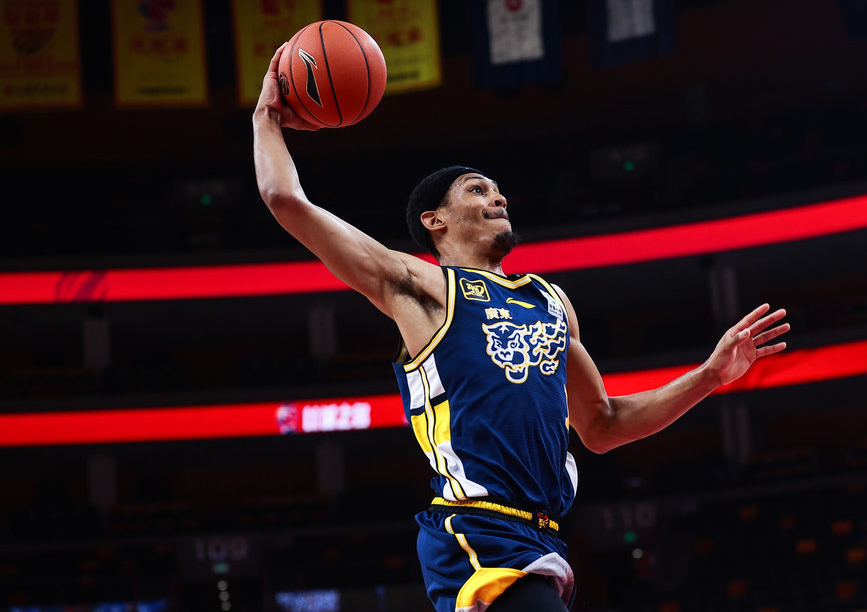 包含篮球明星大对决，场上火药味十足的词条