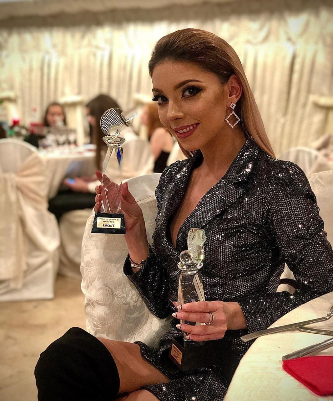 九游体育app-罗马尼亚女足球员庆祝进球，团结一致的简单介绍