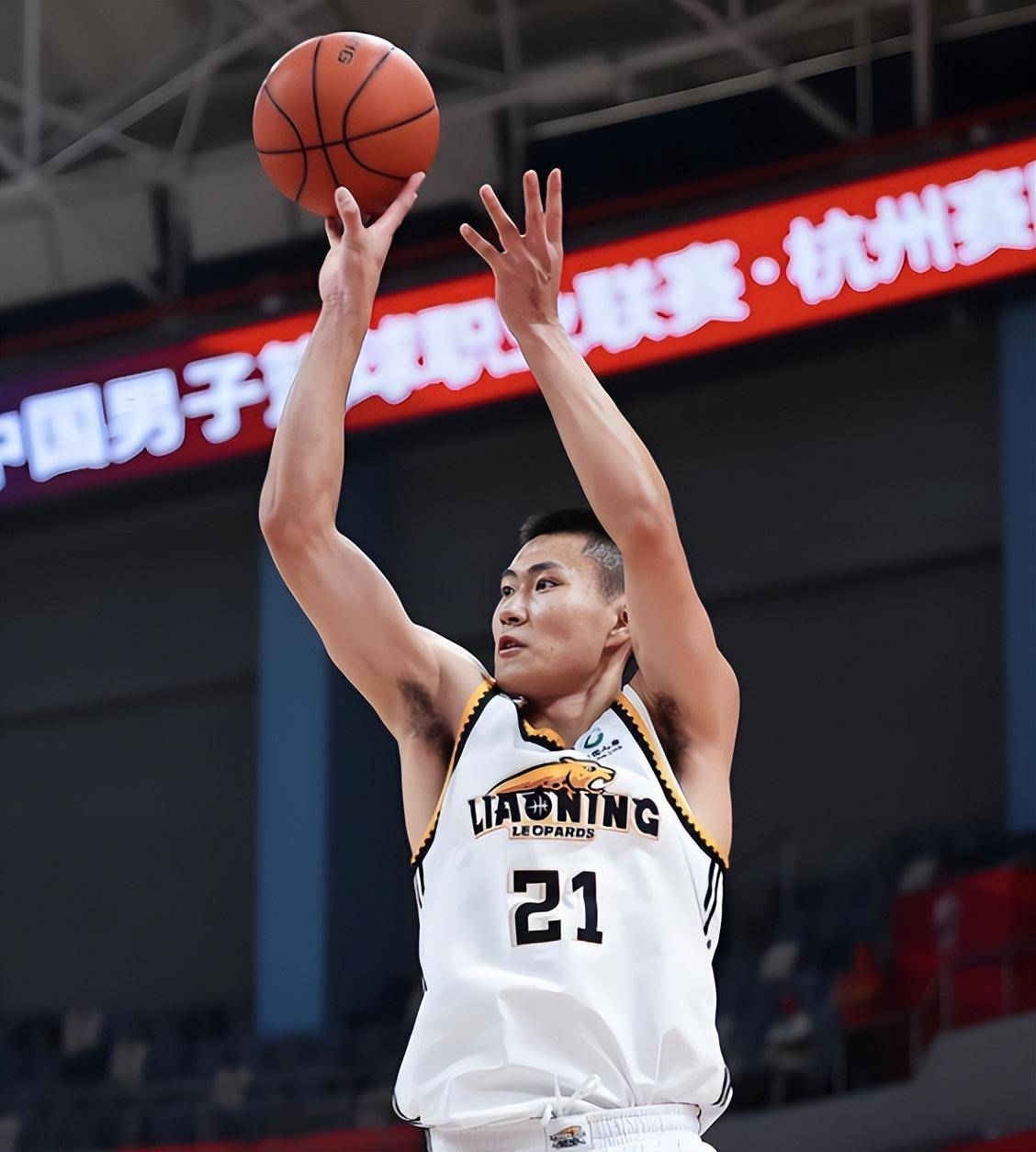 河南男篮气势如虹,连胜势头争夺第一的简单介绍 河南男篮气势如虹,连胜势头争夺第一的简单介绍