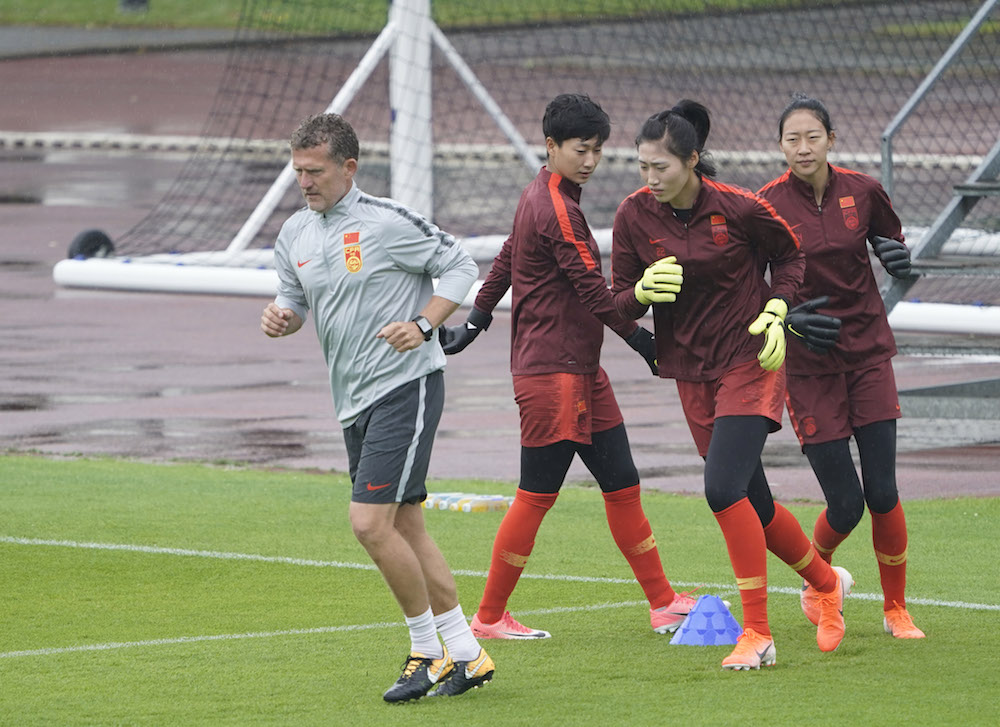 喀麦隆女足挑战澳大利亚，冲击女足世界杯四强席位的简单介绍