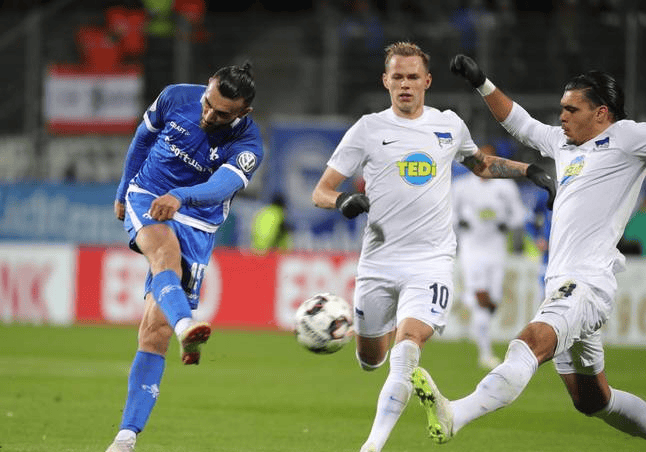 卡尔斯鲁厄主场失利，德甲升班马难逃沦陷的简单介绍