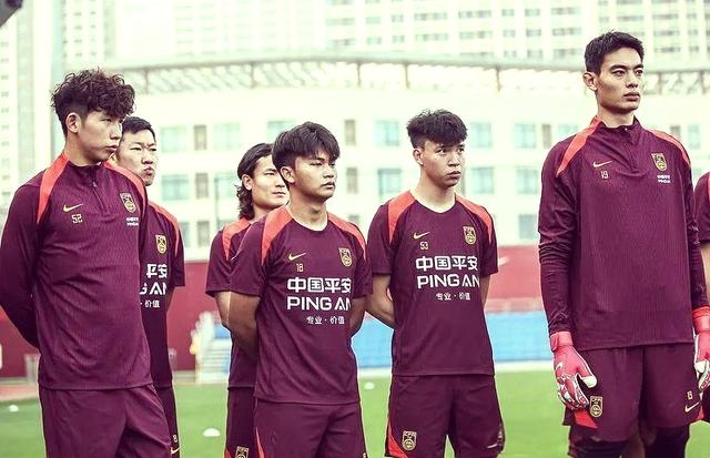 东亚足球赛事中的一场紧张对决即将上演