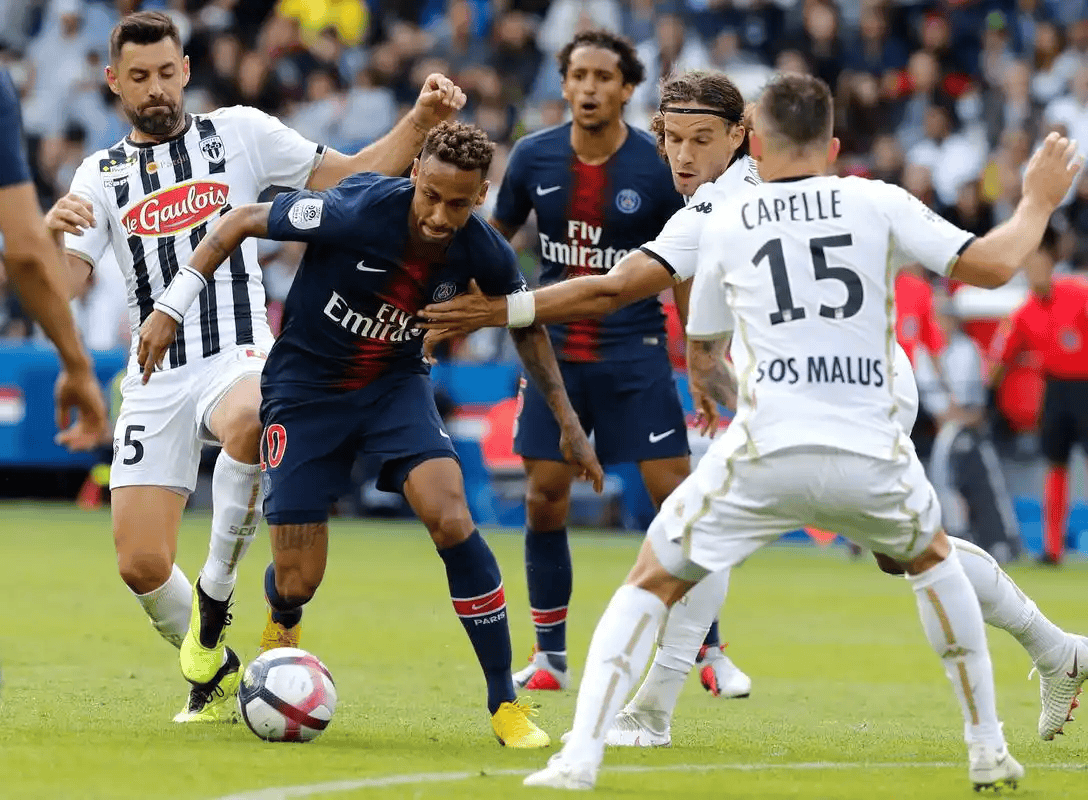 兰斯队在法国联赛中击败对手