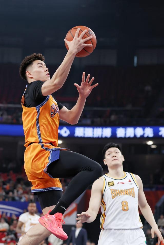 上海男篮欲取五连胜，瞄准冠军