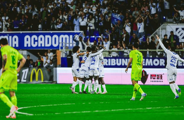 包含里尔客场战平南特，保持法甲榜首位置的词条