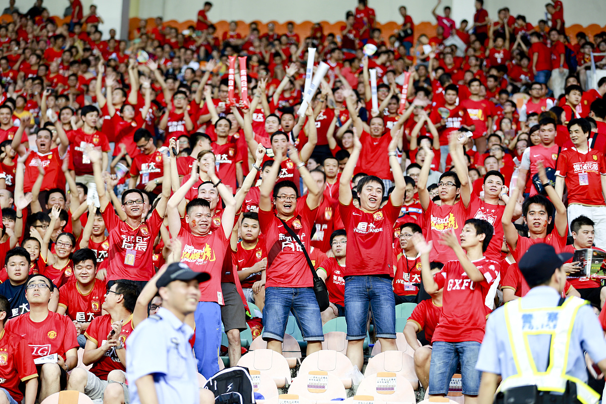 九游体育官网-关于紧张气氛下，球员们备战比赛，全力以赴争夺荣耀！的信息