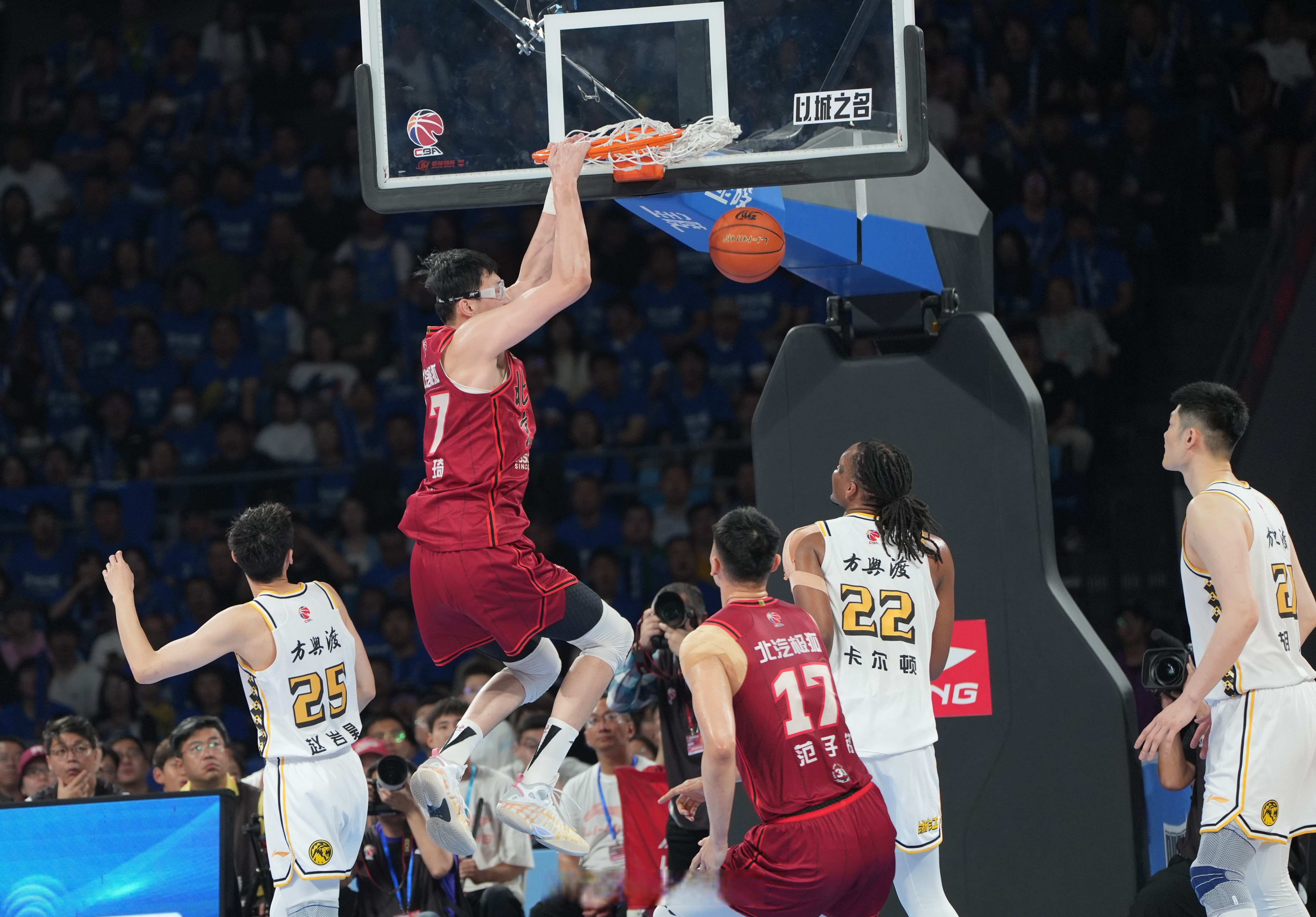 九游体育中国官网-北京男篮两外援发挥出色，客场战胜对手豪取十一连胜的简单介绍