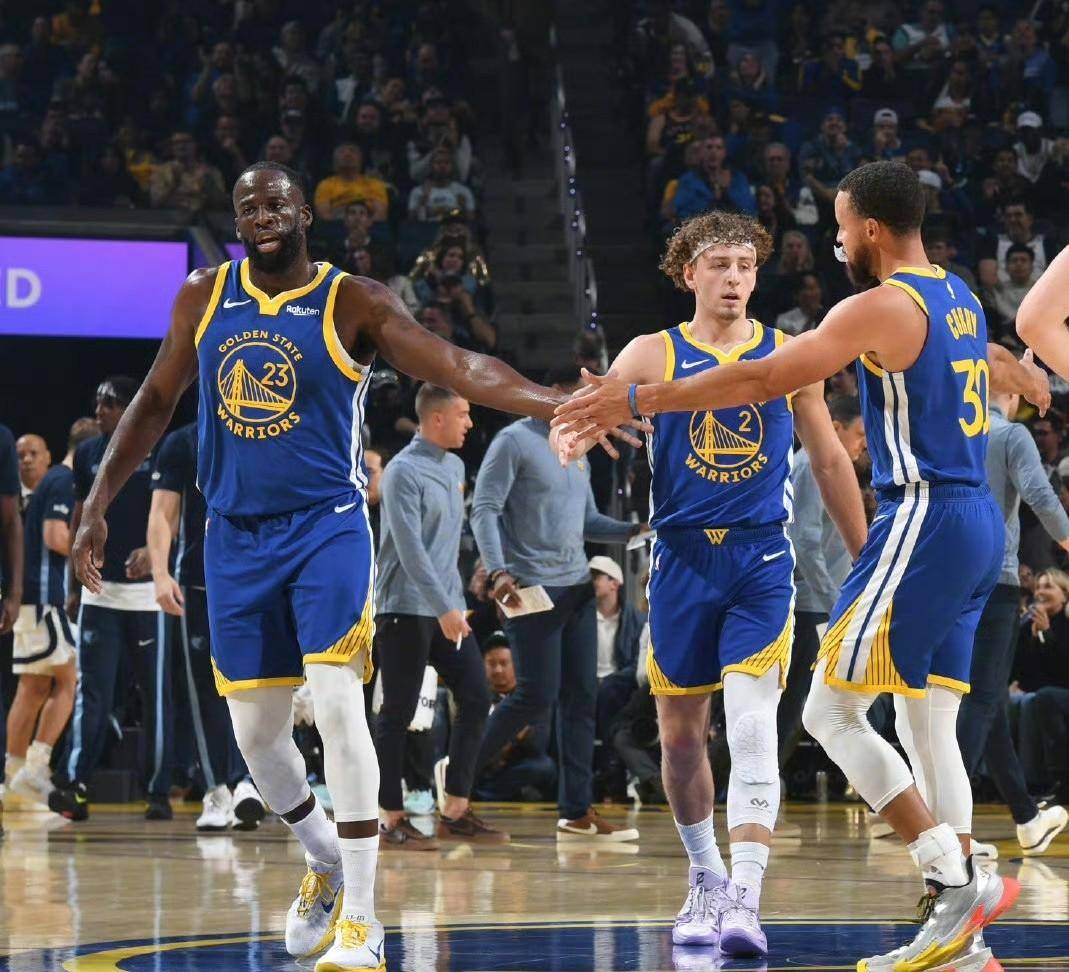 勇士队客场大胜小牛，西部排名稳居前三