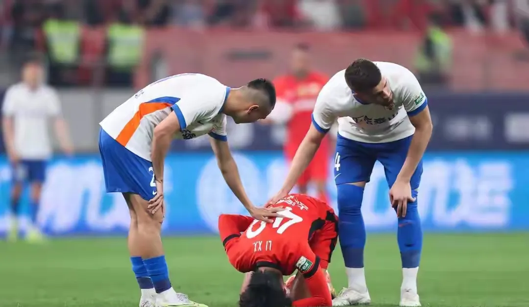 关于强强对话,国际足球大战展现激烈对抗的信息 关于强强对话,国际足球大战展现激烈对抗的信息